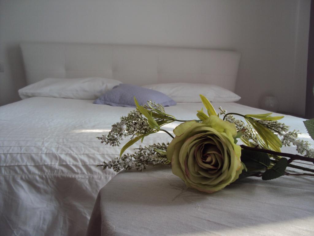B&B Rosa Del Garda Λατζίζε Δωμάτιο φωτογραφία